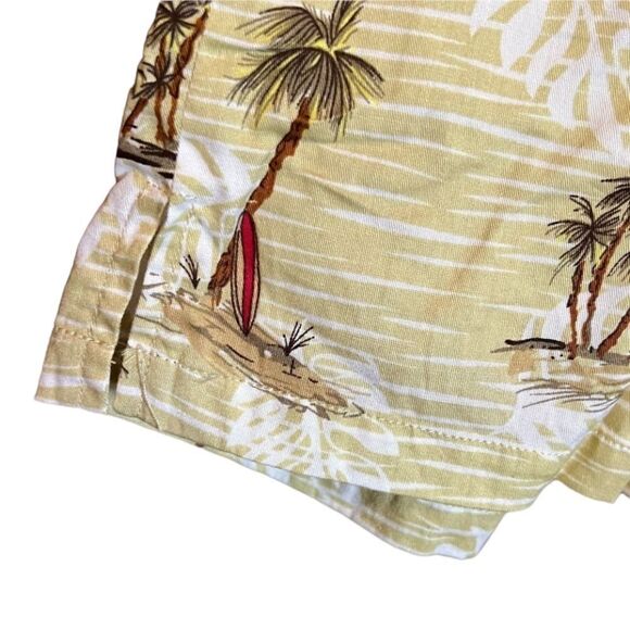 High surf short sleeve button up top. Size large - Picture 9 of 11
